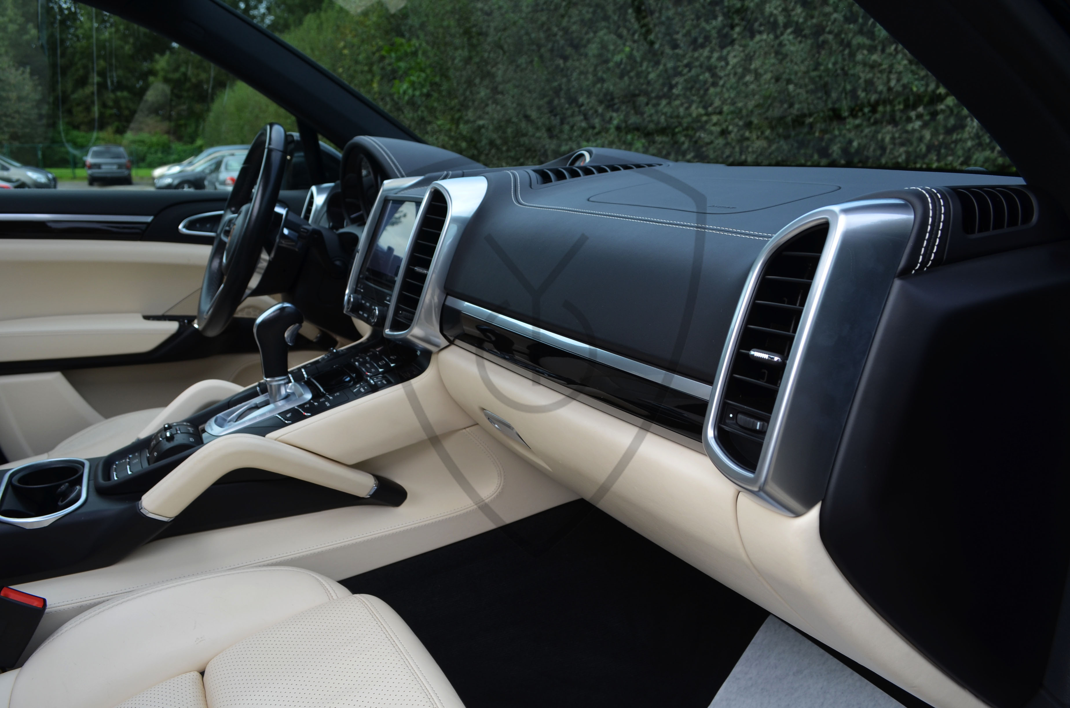 PORSCHE CAYENNE — image 12